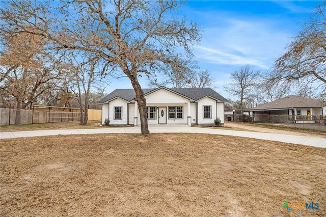3811 Waterwood Pass Drive, Elmendorf, TX 78112