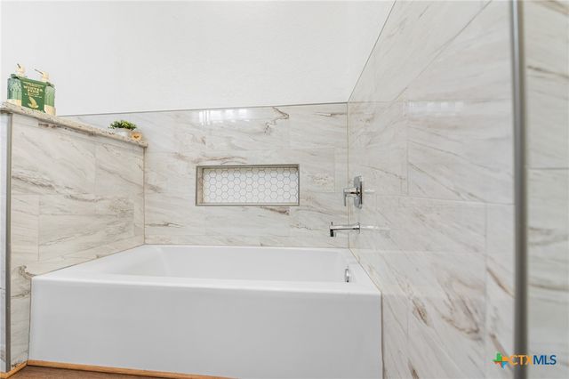 3811 Waterwood Pass Drive, Elmendorf, TX 78112