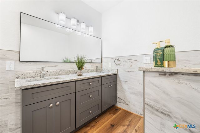 3811 Waterwood Pass Drive, Elmendorf, TX 78112