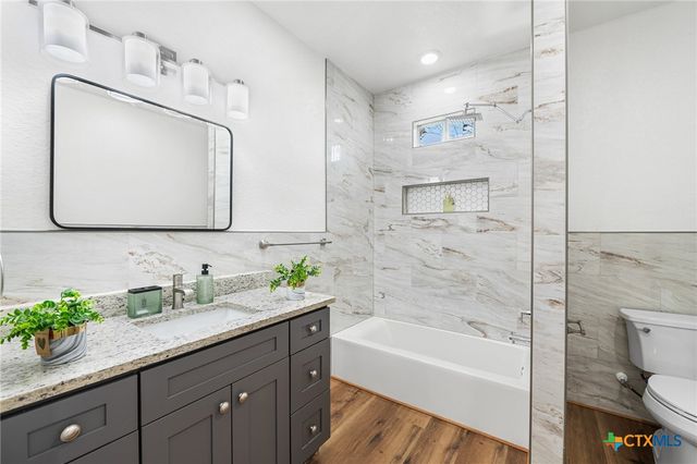 3811 Waterwood Pass Drive, Elmendorf, TX 78112