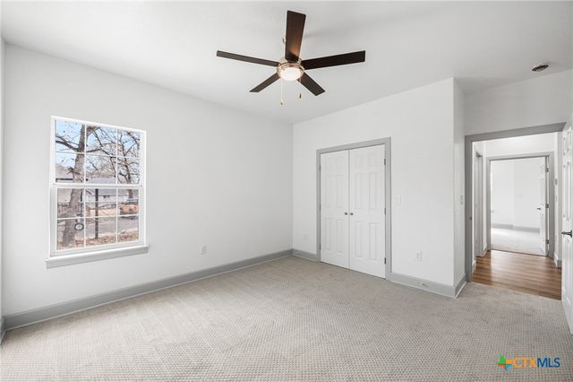 3811 Waterwood Pass Drive, Elmendorf, TX 78112