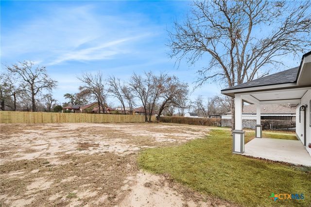 3811 Waterwood Pass Drive, Elmendorf, TX 78112