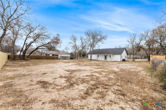 3811 Waterwood Pass Drive, Elmendorf, TX 78112