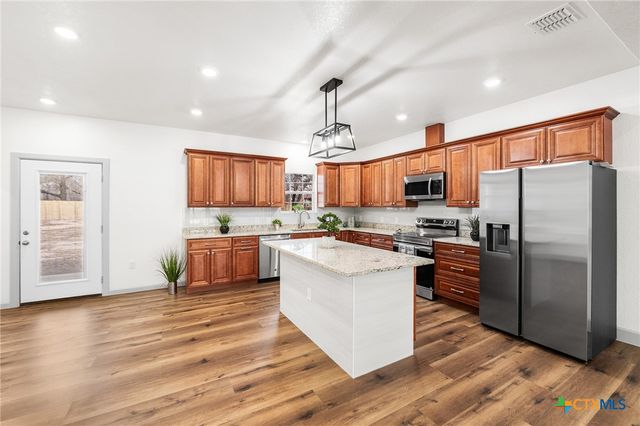 3811 Waterwood Pass Drive, Elmendorf, TX 78112