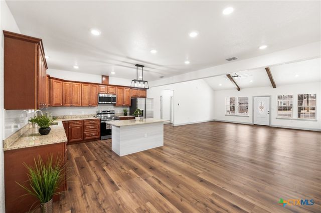 3811 Waterwood Pass Drive, Elmendorf, TX 78112