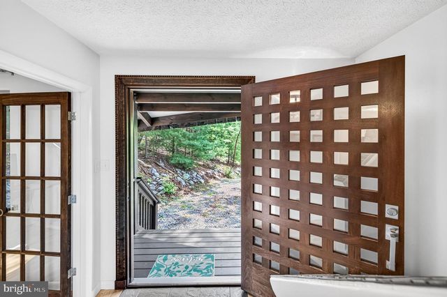 44 WILKINS LN, Maurertown, VA 22644