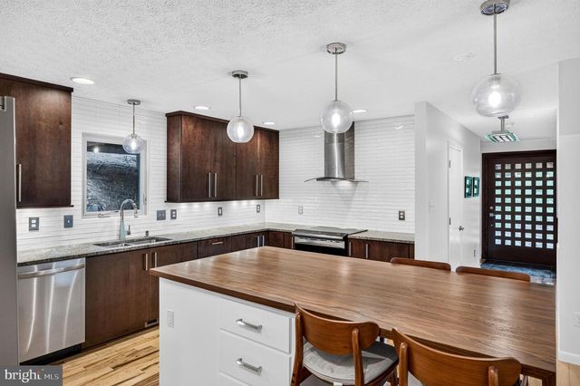 44 WILKINS LN, Maurertown, VA 22644