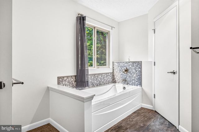 44 WILKINS LN, Maurertown, VA 22644