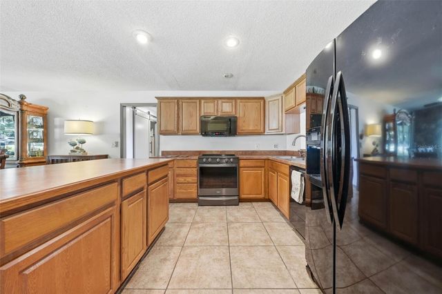 37237 GRAYS AIRPORT ROAD, Lady Lake, FL 32159