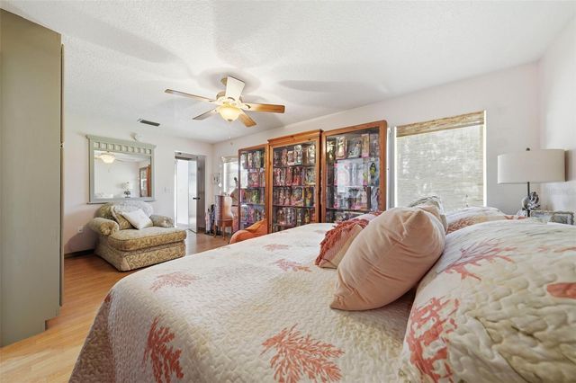 37237 GRAYS AIRPORT ROAD, Lady Lake, FL 32159