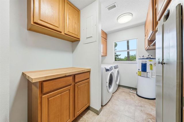 37237 GRAYS AIRPORT ROAD, Lady Lake, FL 32159
