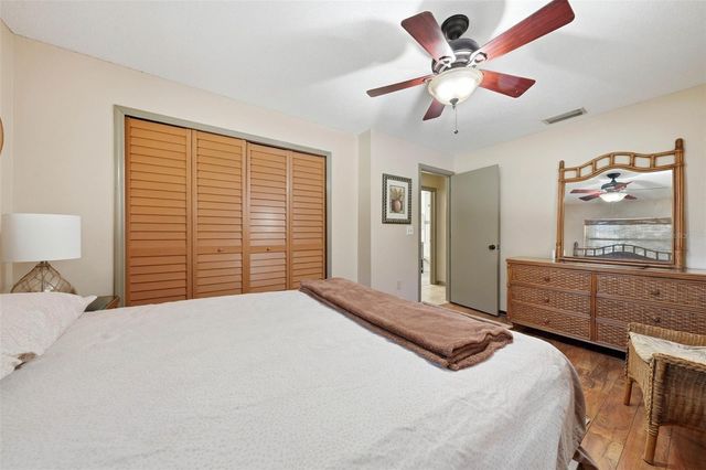 37237 GRAYS AIRPORT ROAD, Lady Lake, FL 32159