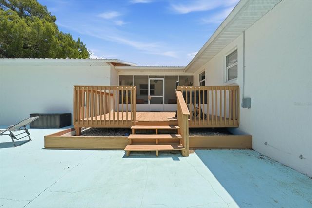 37237 GRAYS AIRPORT ROAD, Lady Lake, FL 32159