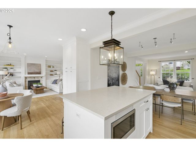 3219 Nw SPENCER St, Portland, OR 97229