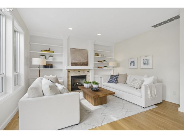 3219 Nw SPENCER St, Portland, OR 97229