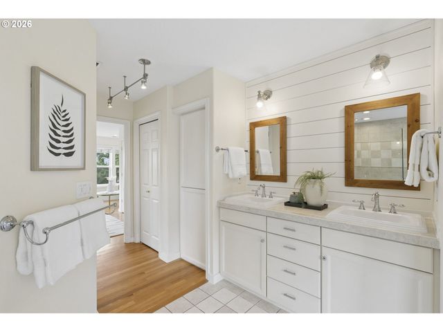 3219 Nw SPENCER St, Portland, OR 97229