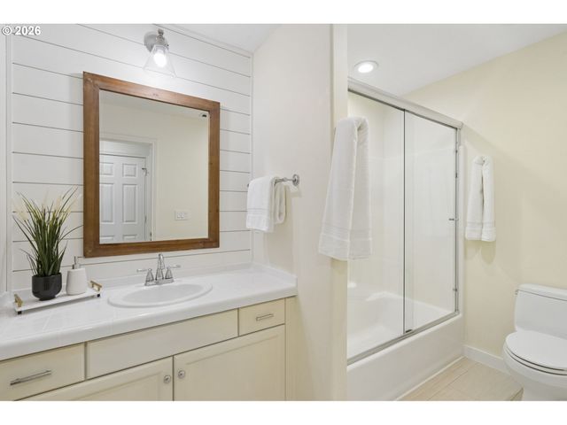 3219 Nw SPENCER St, Portland, OR 97229