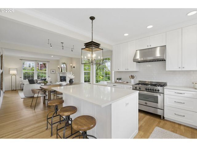 3219 Nw SPENCER St, Portland, OR 97229