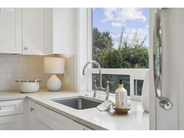 3219 Nw SPENCER St, Portland, OR 97229