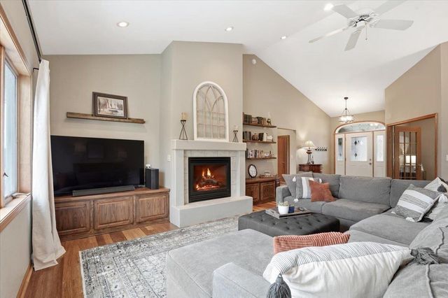3034 Saddle Brooke Trail, Sun Prairie, WI 53590
