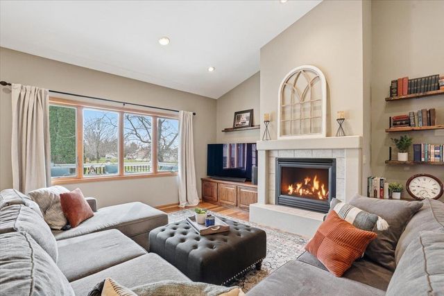 3034 Saddle Brooke Trail, Sun Prairie, WI 53590