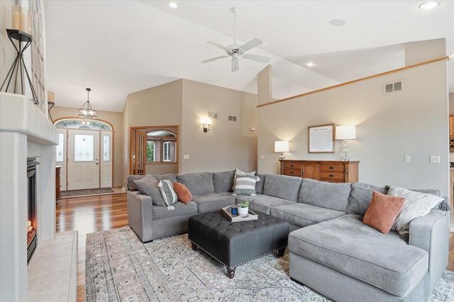 3034 Saddle Brooke Trail, Sun Prairie, WI 53590