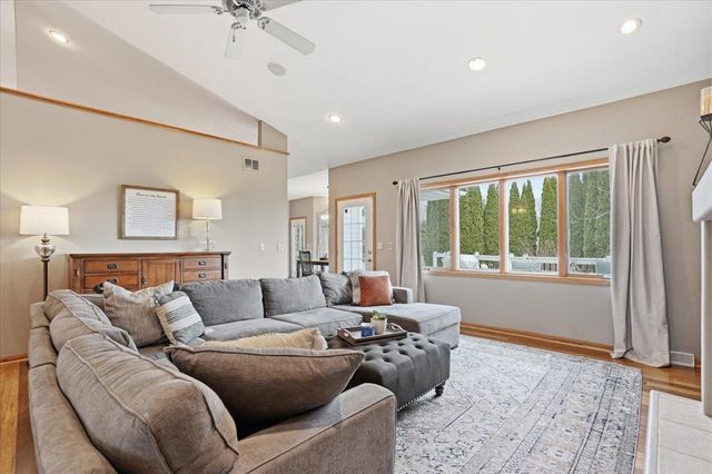 3034 Saddle Brooke Trail, Sun Prairie, WI 53590