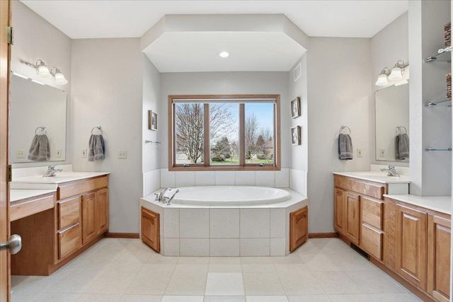 3034 Saddle Brooke Trail, Sun Prairie, WI 53590
