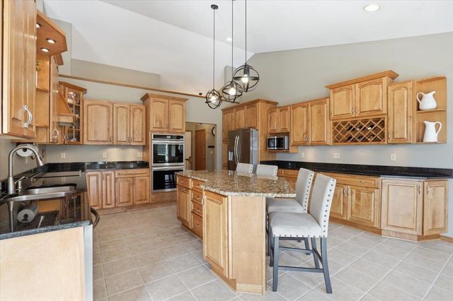 3034 Saddle Brooke Trail, Sun Prairie, WI 53590