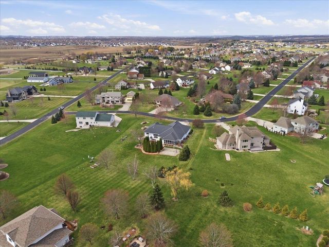 3034 Saddle Brooke Trail, Sun Prairie, WI 53590
