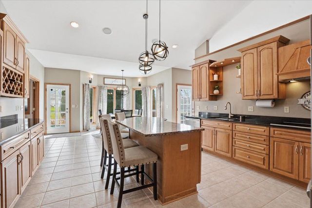 3034 Saddle Brooke Trail, Sun Prairie, WI 53590