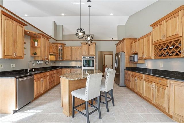3034 Saddle Brooke Trail, Sun Prairie, WI 53590