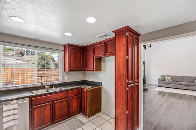 6939 Cross Dr, Orangevale, CA 95662