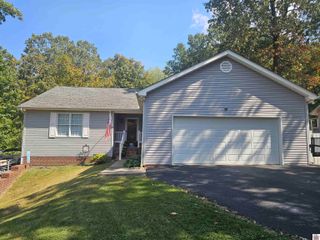 265 Green Oaks Ln, Benton, KY 42025