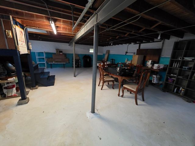 17821 Escanaba Avenue, Lansing, IL 60438