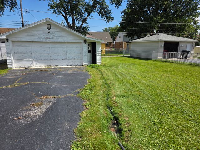 17821 Escanaba Avenue, Lansing, IL 60438