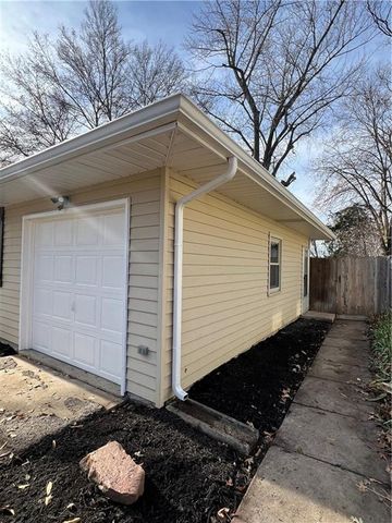 9744 Wallace Avenue, Kansas City, MO 64134