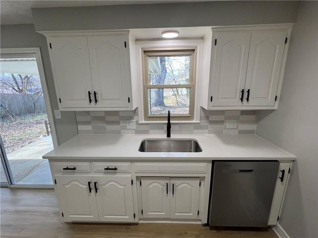 9744 Wallace Avenue, Kansas City, MO 64134