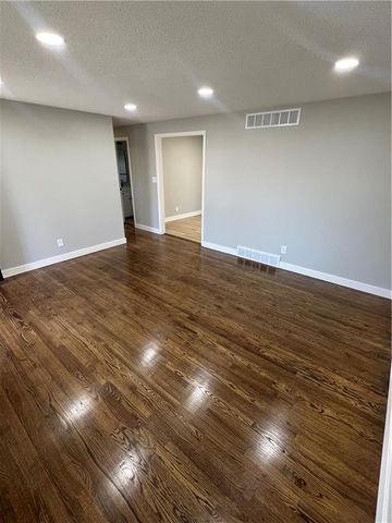 9744 Wallace Avenue, Kansas City, MO 64134