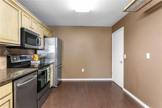 11274 S Pflumm Road, Olathe, KS 66215