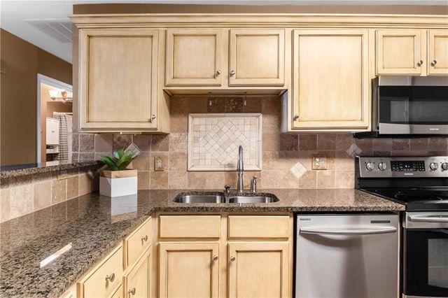 11274 S Pflumm Road, Olathe, KS 66215