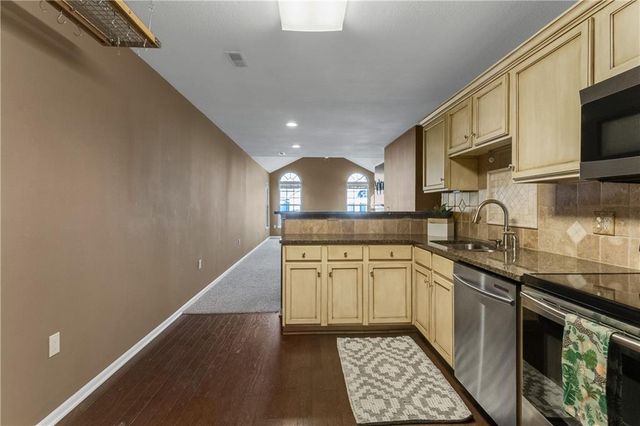 11274 S Pflumm Road, Olathe, KS 66215