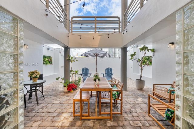 2977 Mcfarlane Rd PH9, Miami, FL 33133