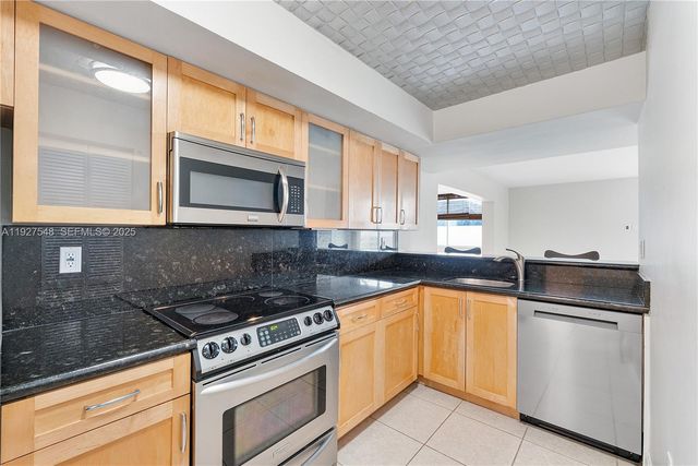 2977 Mcfarlane Rd PH9, Miami, FL 33133