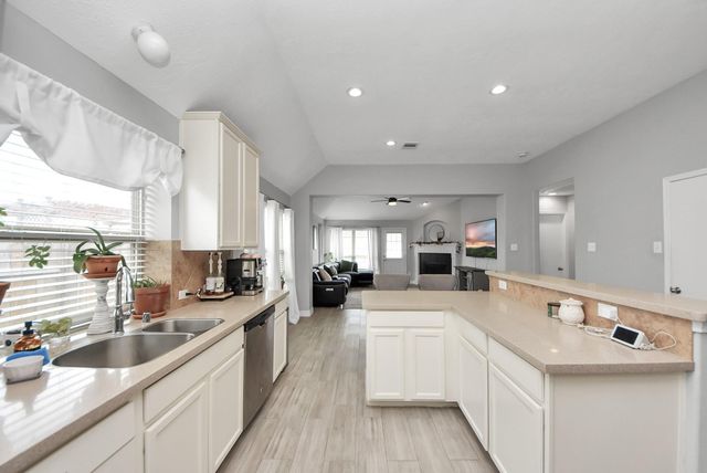 1326 Auburn View Lane, Fresno, TX 77545