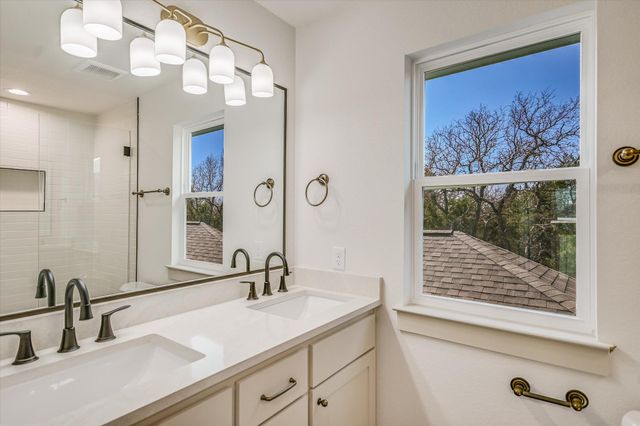 424 SHADY BLUFF DR, Wimberley, TX 78676