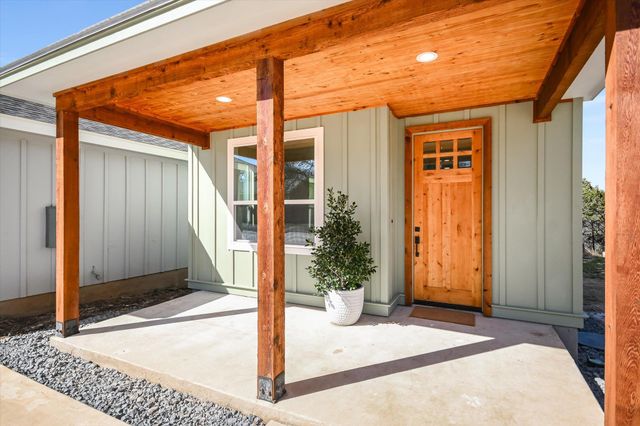 424 SHADY BLUFF DR, Wimberley, TX 78676