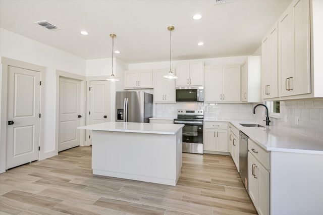 424 SHADY BLUFF DR, Wimberley, TX 78676