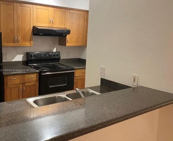 530 S Park Rd 26-11, Hollywood, FL 33021