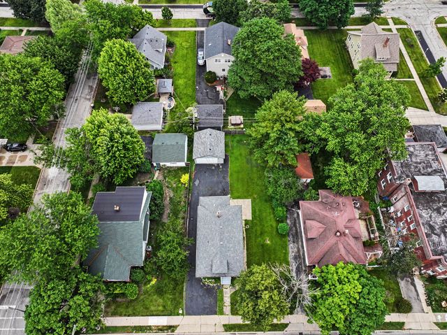 411 N Arlington Heights Road, Arlington Heights, IL 60004